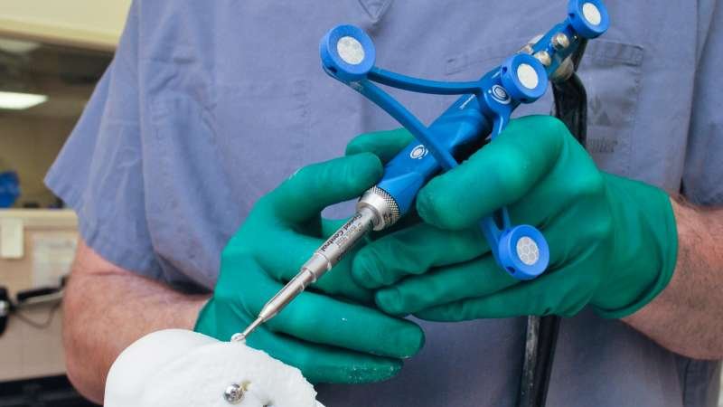 Robot revolutionizes knee replacement surgery